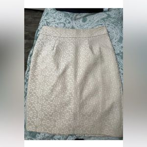 Banana Republic Lace skirt size 2